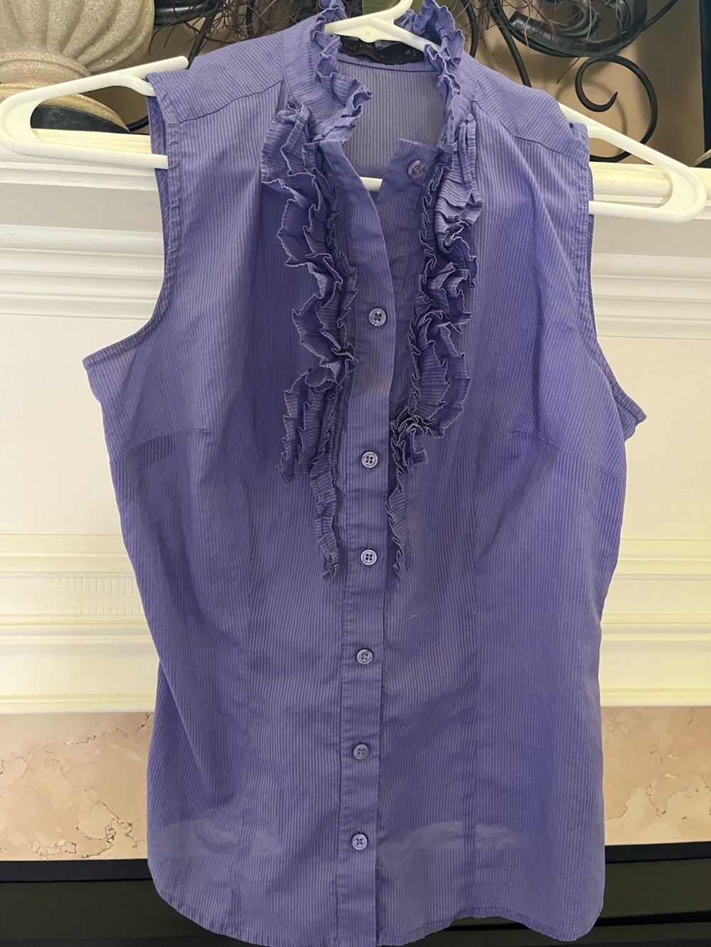 Limited sleeveless purple ruffle blouse